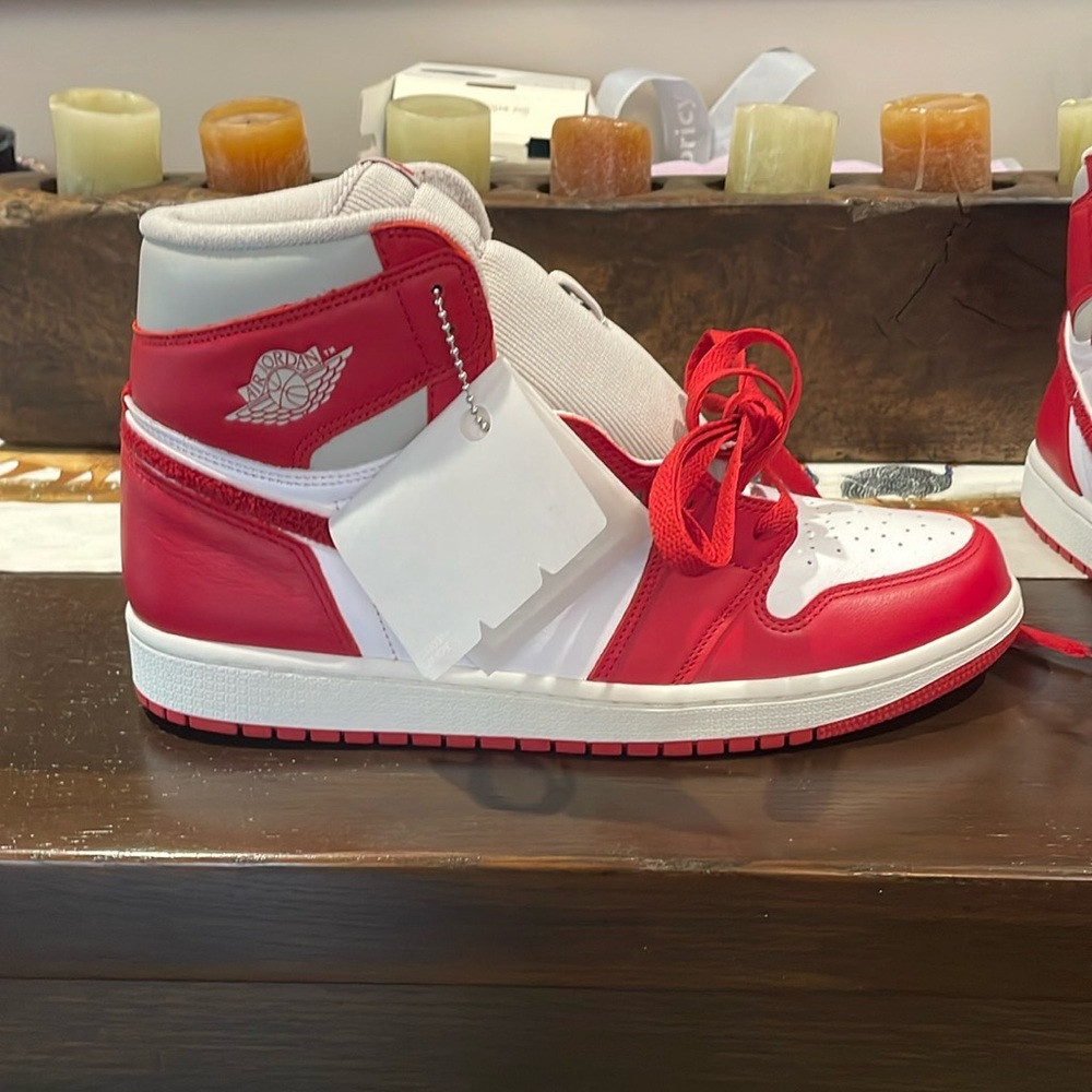 “HOST PICK”Nike Air Red and White High-Top Sneakers Air Jordan’s NWT - Picture 10 of 12